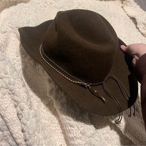 NWT free people bohemian 100% wool hat with cute feather detailing.